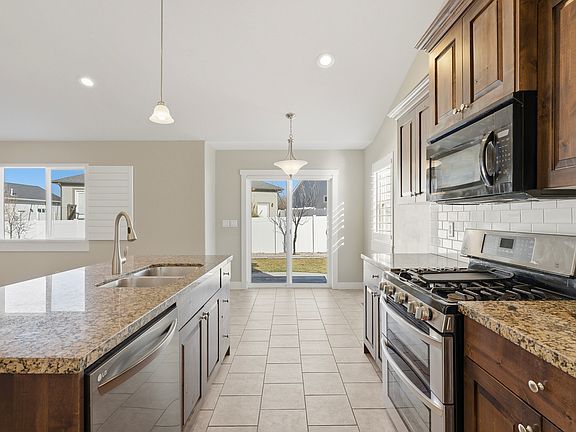 5th image of 265 W 125 N