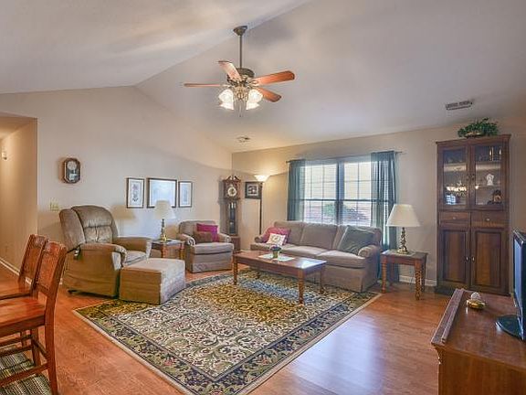 4th image of 1607 White Pine Ln