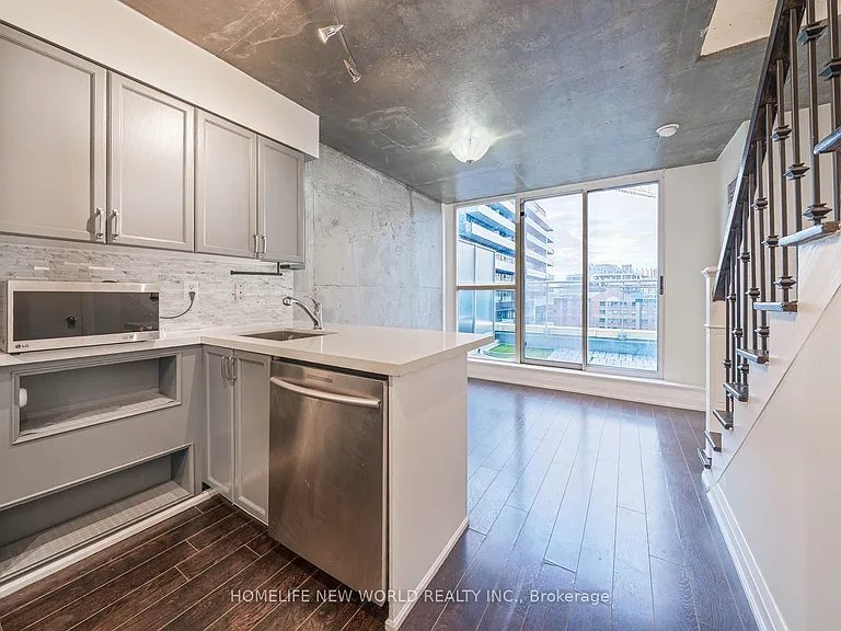 1029 King St W #1020 — Photo 8