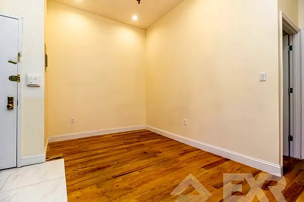 Rented by EXR | media 2