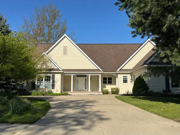 114 Washington St, Douglas, MI 49406