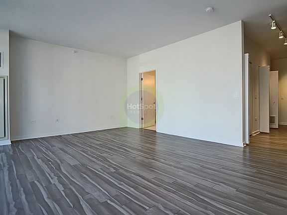 4th image of 805 N Lasalle #Penthouse