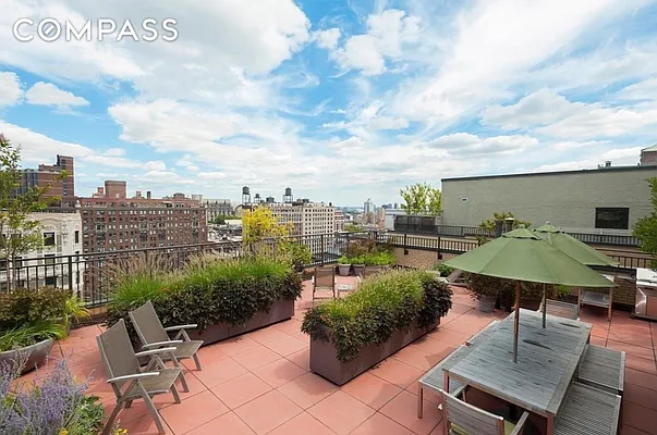 Sold by Compass | media 7