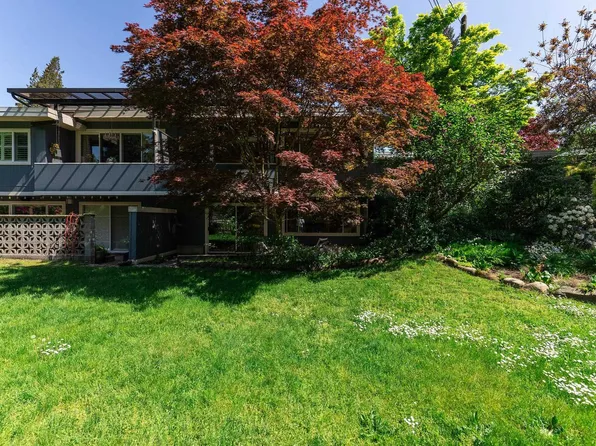 3665 Edgemont Blvd, North Vancouver, BC V7R 2P6