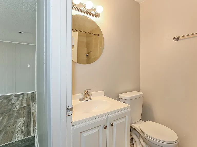 1483401_028_bathroom_13615106.jpg
