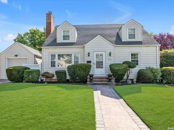 224 Linden Avenue, Westbury, NY 11590