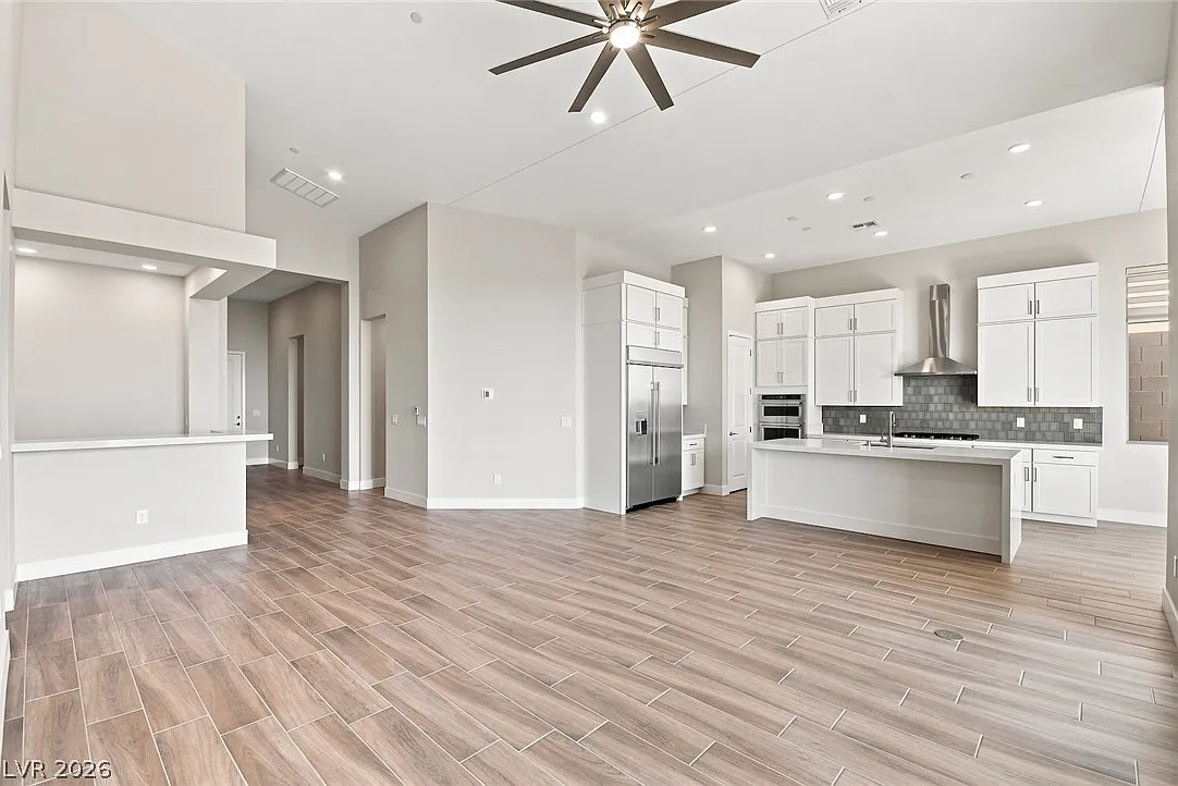 3 bed, 2.5 bath, 2303 sqft, $4,495 — Photo 4