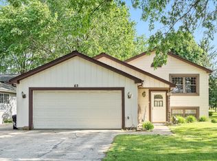 42 Meadows Dr, Sugar Grove, IL 60554