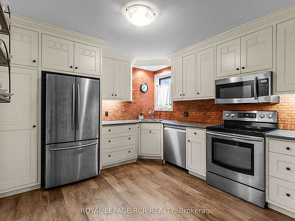 5th image of 56 Wilson Cres