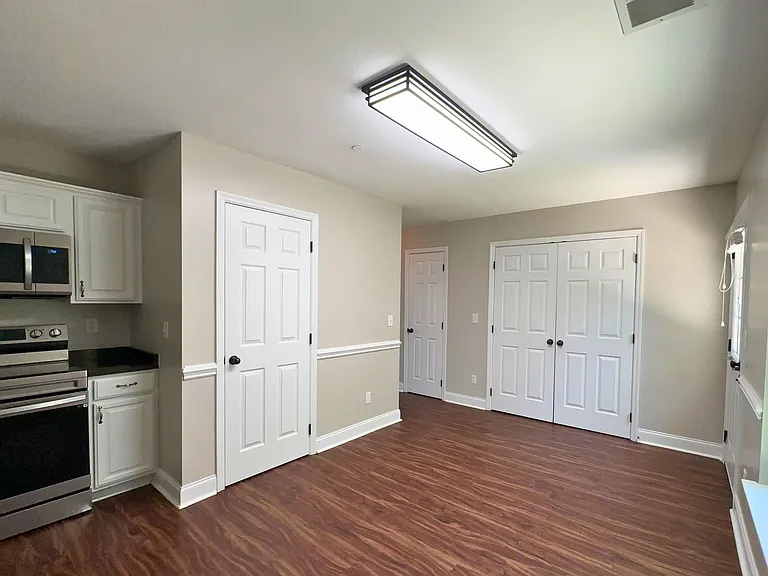 1126 Maple Tree Ln — Photo 12