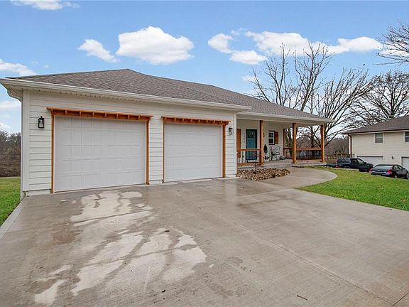 4th image of 1303 Minuteman Dr