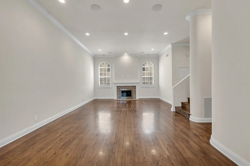 4 bed, 1962 sqft, $5,495 — Photo 4