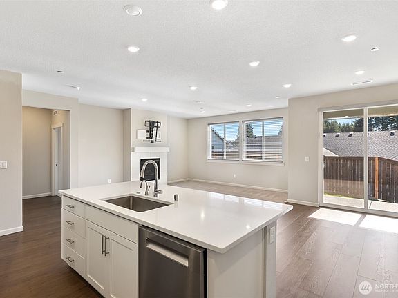 5th image of 2717 S 8th Way