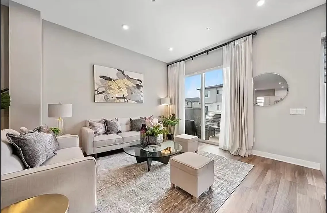 3 bed, 1881 sqft, $8,800 — Photo 1