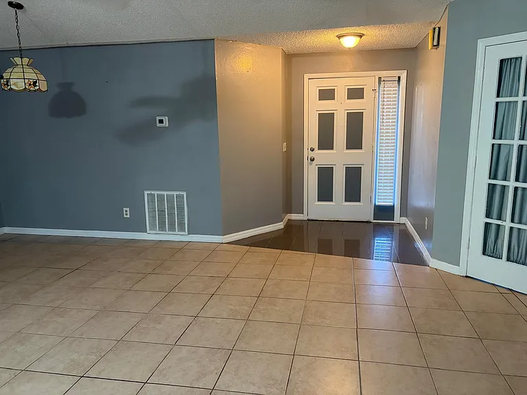 1462 Melshire Ave — Photo 3