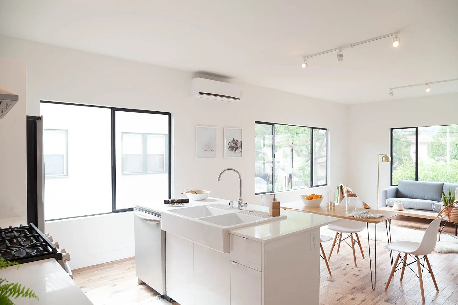 3 bed, 1334 sqft, $3,500 — Photo 3