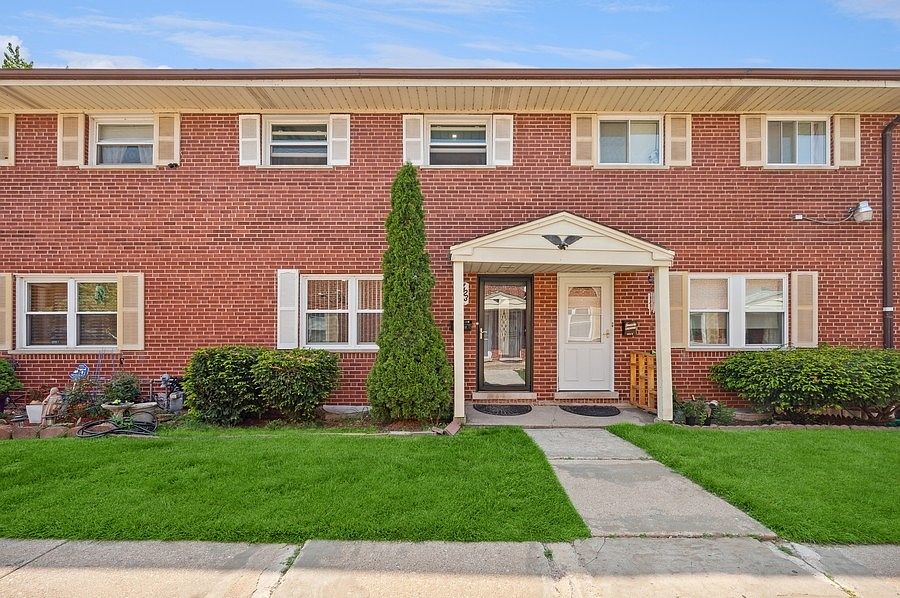 1st image of 1423 W Touhy Ave APT F
