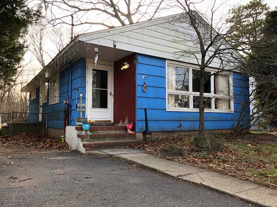 1st image of 4 Sylvan Ct