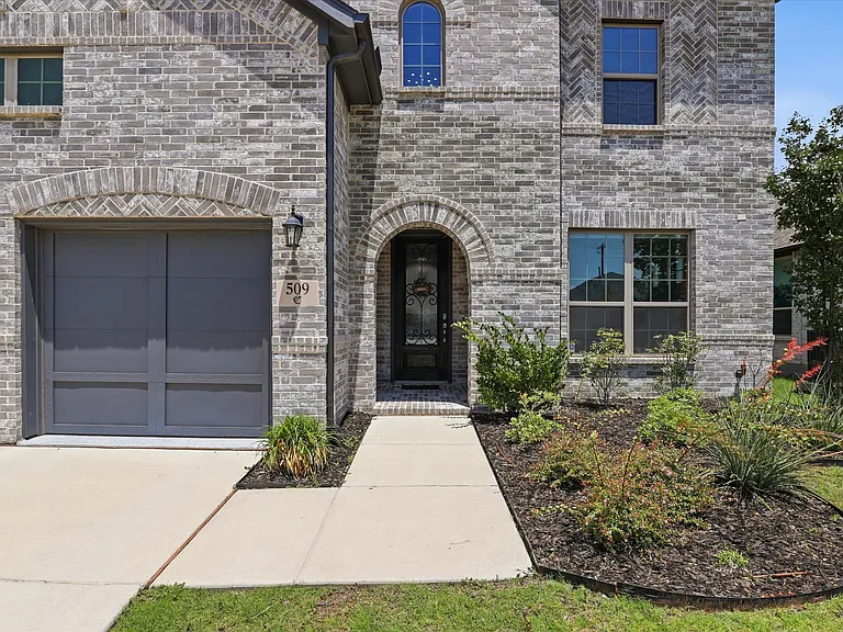 509 Cedarwood St — Photo 35