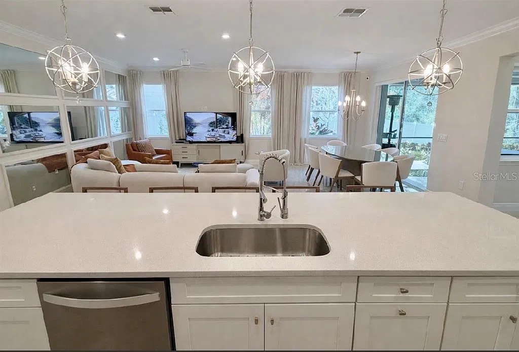 3 bed, 2.5 bath, 2203 sqft, $3,700 — Photo 3