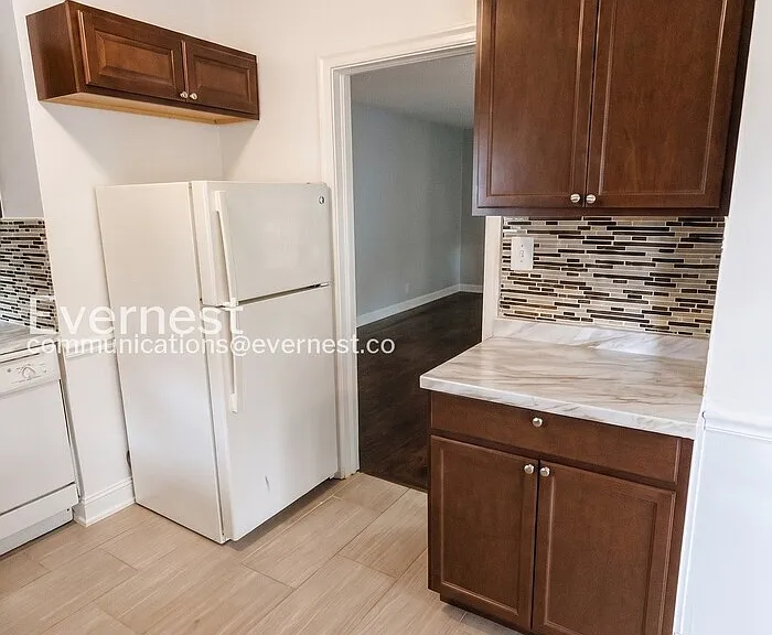 2714 Stratford Dr — Photo 6