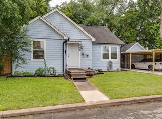 208 E 7th St, Bonham, TX 75418