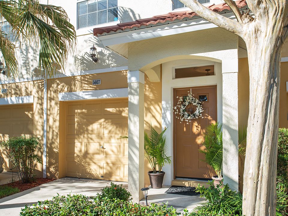 Attached 1 Car Garage