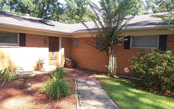3rd image of 2050 Briarwood Dr