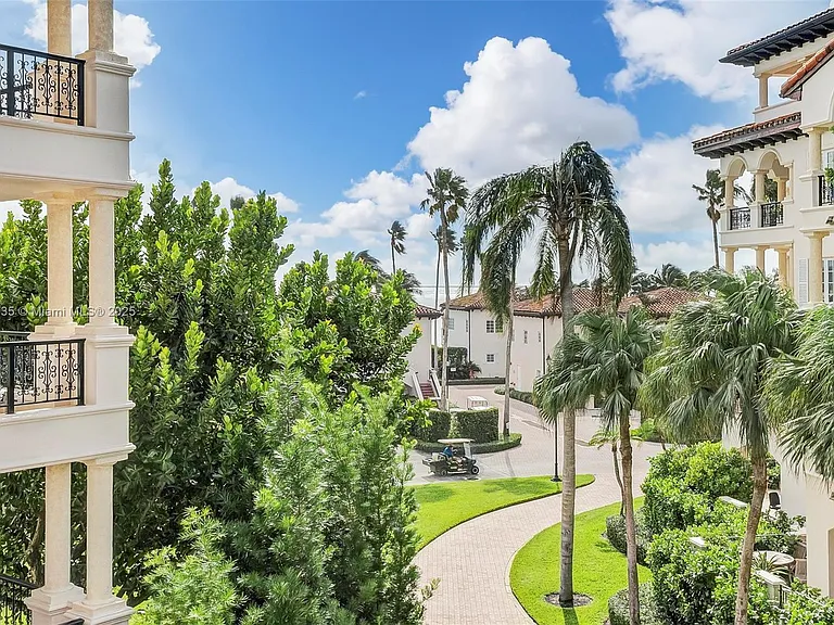 19237 Fisher Island Dr #19237 — Photo 32