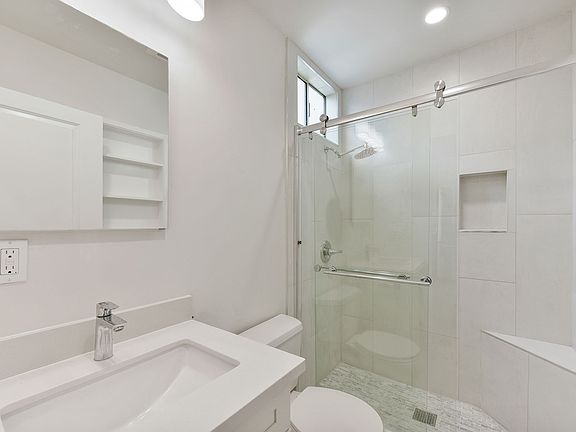 4th image of 44 Varennes St