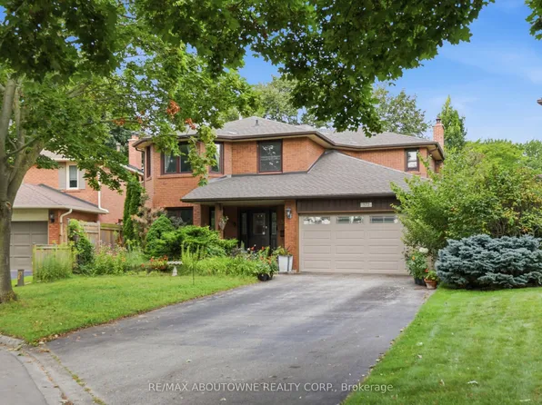 572 Harmony Ave, Burlington, ON L7N 3S8