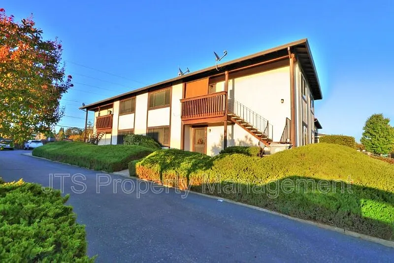 2 bed, 1.0 bath, 975 sqft, $1,795 — Photo 1