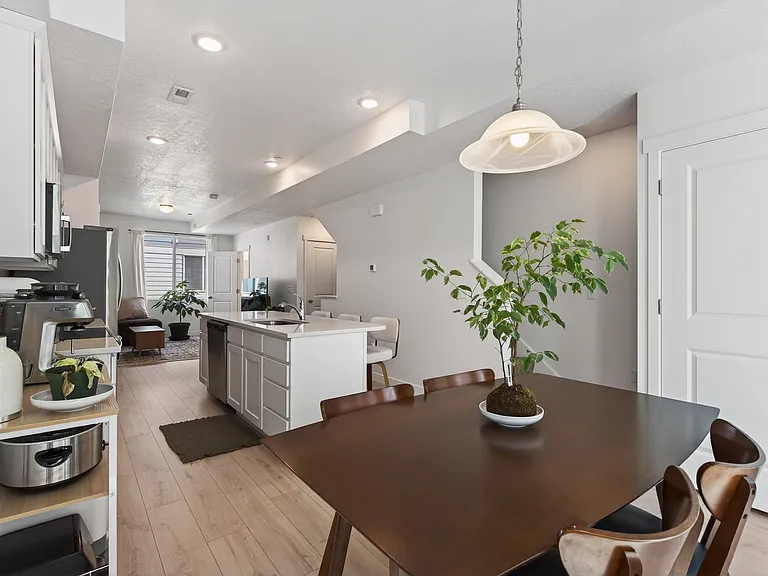 1146 S Redwood Rd #604 — Photo 7