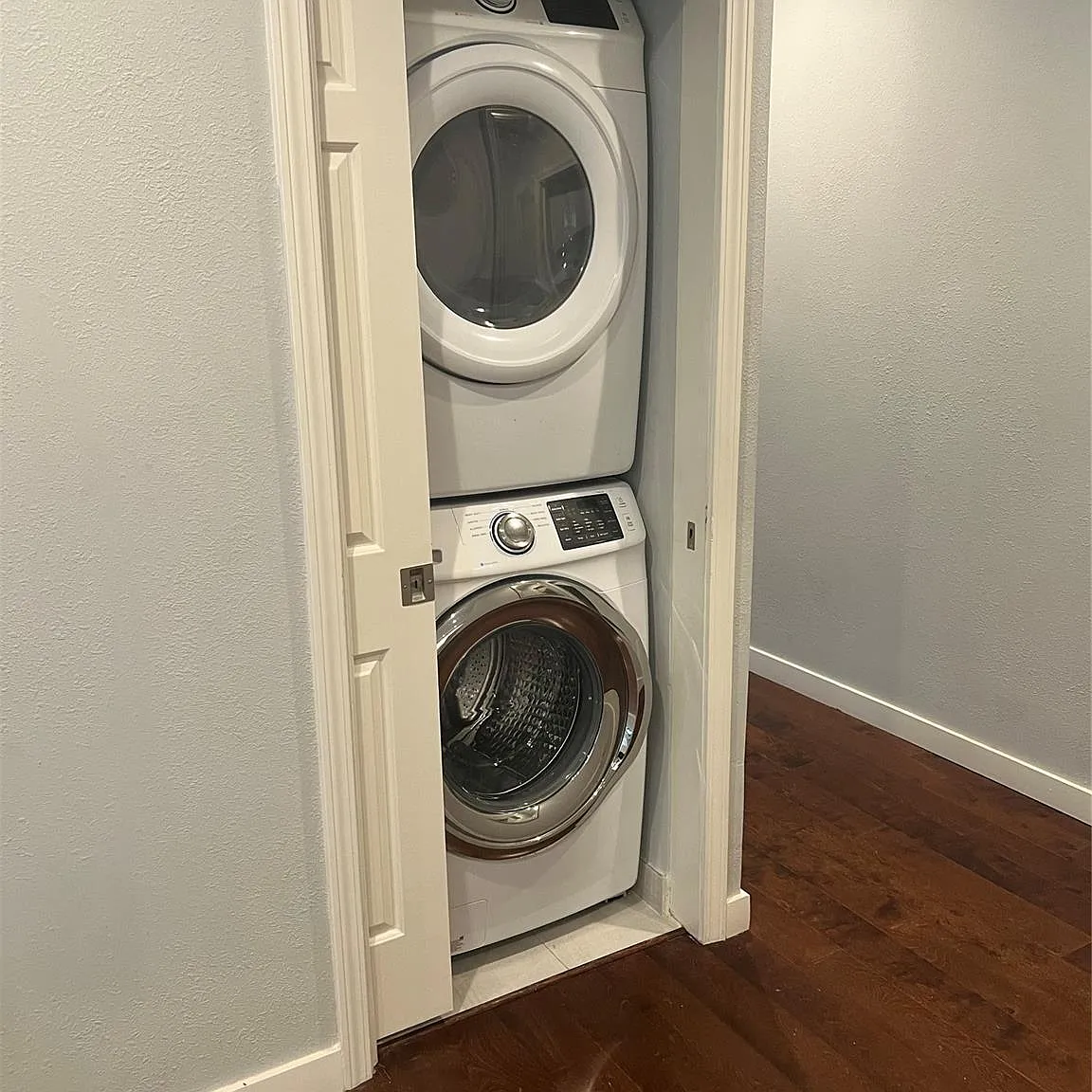 2 bed, 2.5 bath, 900 sqft, $1,700 — Photo 4