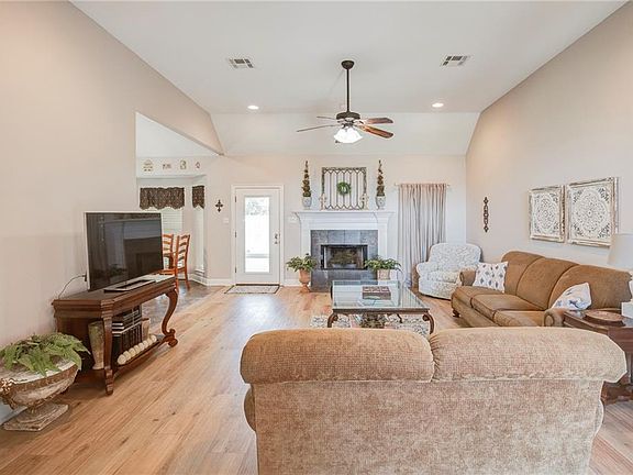 4th image of 172 W Lakeview Dr