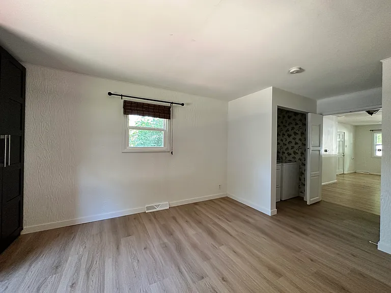 2633 S Race St — Photo 38