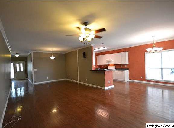 5th image of 944 Castlemaine Dr