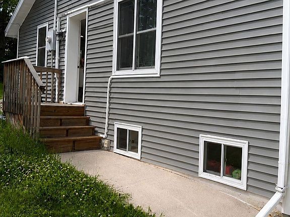3rd image of 330 Main St S