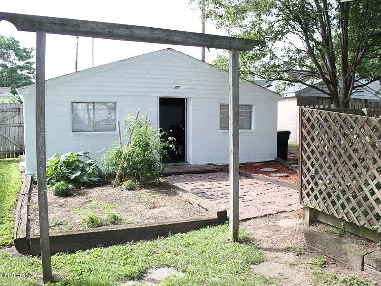 528 E Barbee Ave — Photo 9