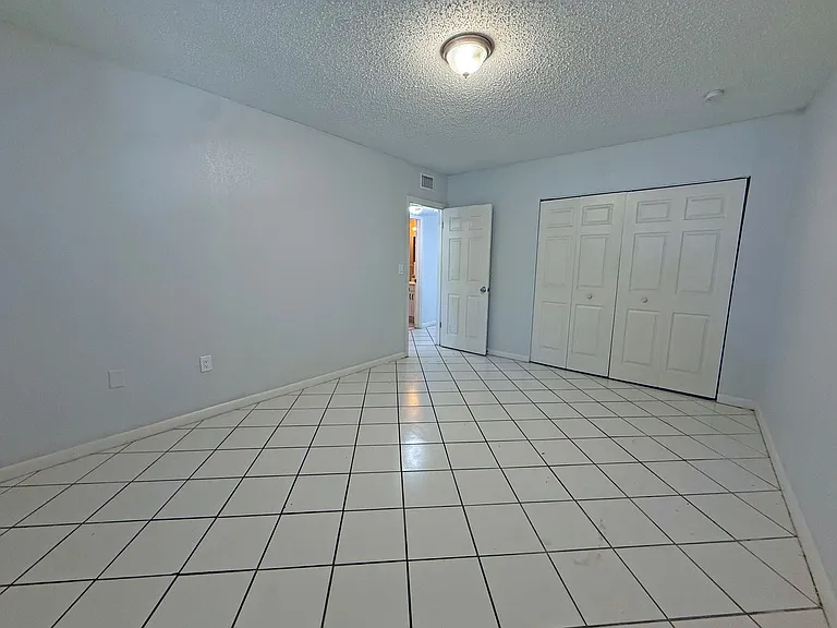 2 N Fernwood Ave #14 — Photo 6