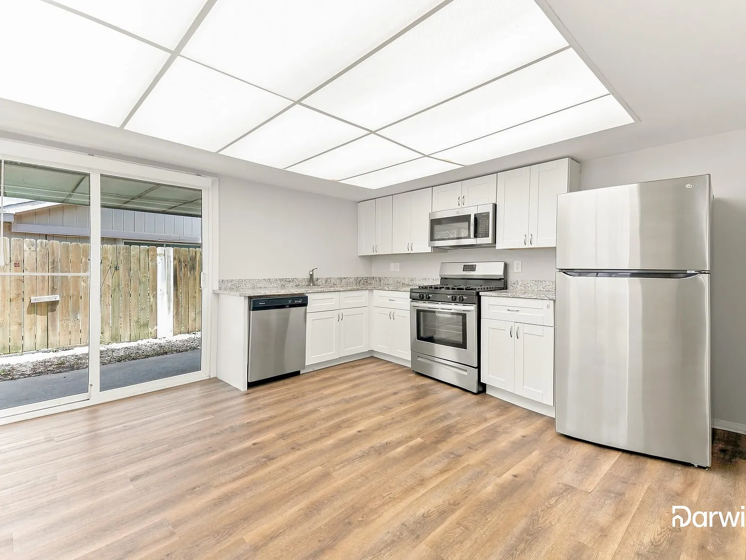 3 bed, 2.0 bath, 1412 sqft, $2,330 — Photo 3