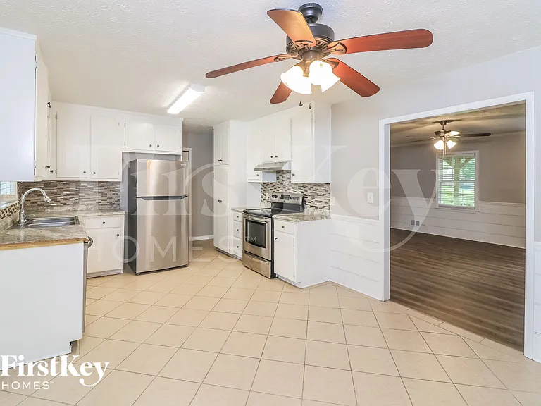 3692 Cambridge Dr SW — Photo 10