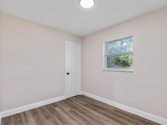 3rd image of 2570 Charleston Park Dr #1