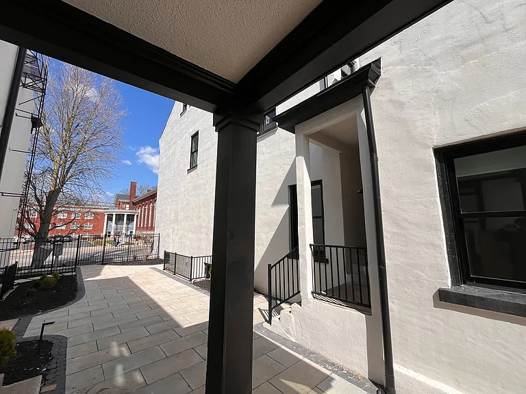 176 N Broadway #3 — Photo 9