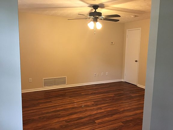 3rd image of 445 Blairmore Blvd W