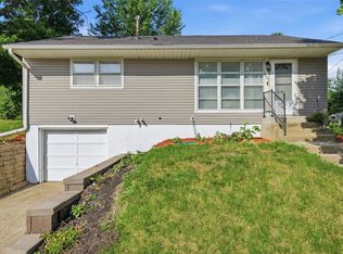 1101 38th St SE, Cedar Rapids, IA 52403