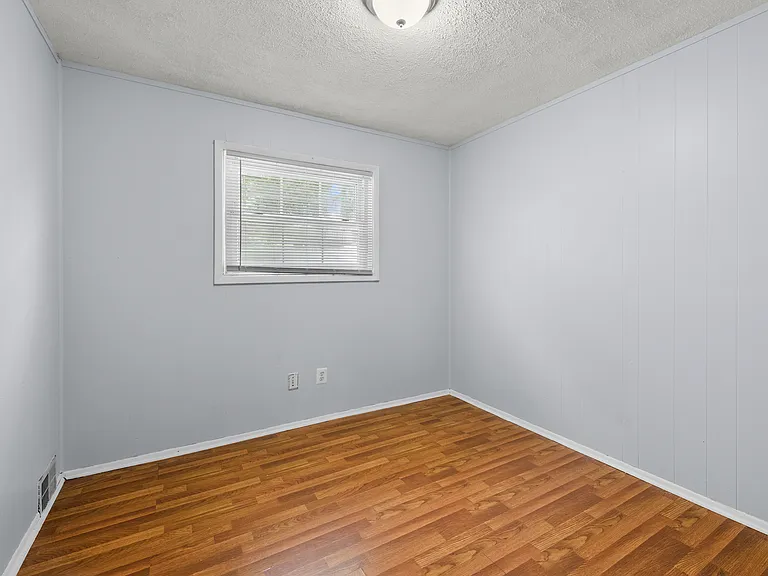 140 Hubbard St — Photo 21