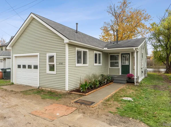 8767 Lagoon Dr, Brighton, MI 48116