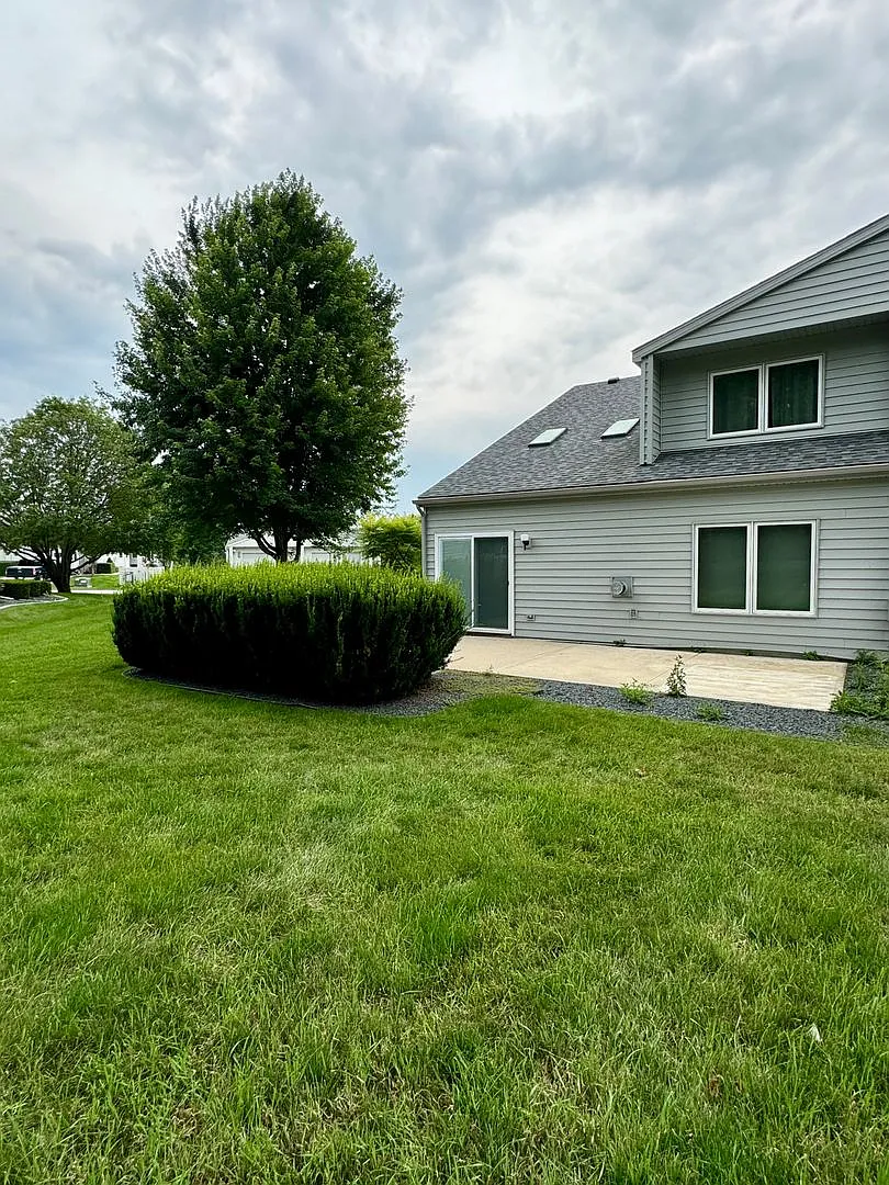 6 or 12 month Lease SW Rochester Townhome 3 large bedrooms, 2.5 baths 2 Car Garage walk in closet... — Photo 4