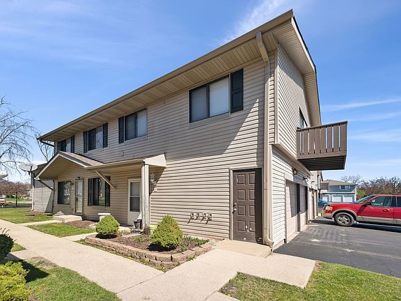 2nd image of 2S758 Winchester Cir W Unit 2